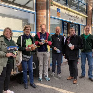 Gruppenfoto im Moorbekpark (Bildquelle: Arne Lunding)