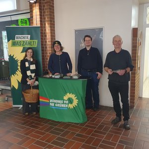 v.l.n.r. Julia, Margrit, Dominik und Arne in der Moorbek-Passage