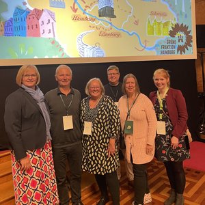 Katrin Schmieder mit den Norderstedter Grünen mit Alske Freter, Mitglied der Hamburger Bürgerschaft  